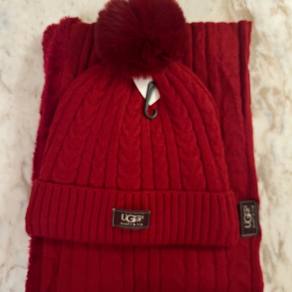 UGG Winter Dark Red Sweater Weather pom pom hat infinity scarf Set. NWT - Picture 2 of 6
